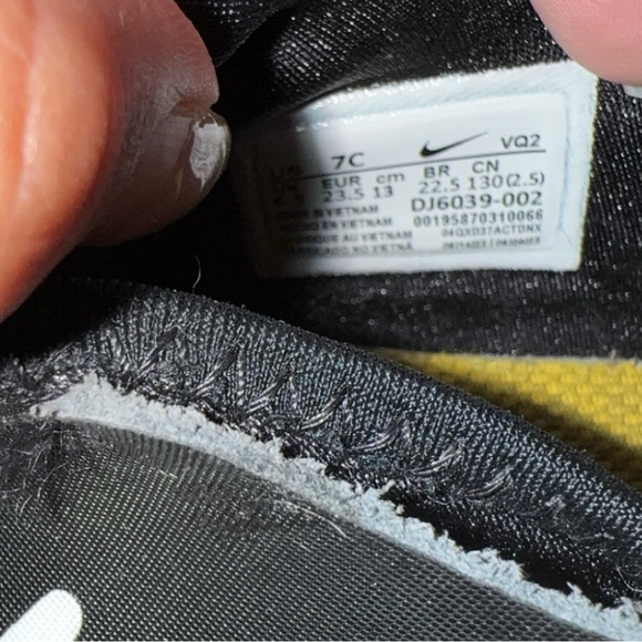 Nike Infant Black and White Slip On Sneakers - Picture 3 of 3